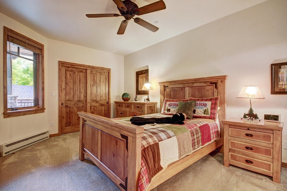 Timberline Cove 203 2 Bedroom Condo by RedAwning