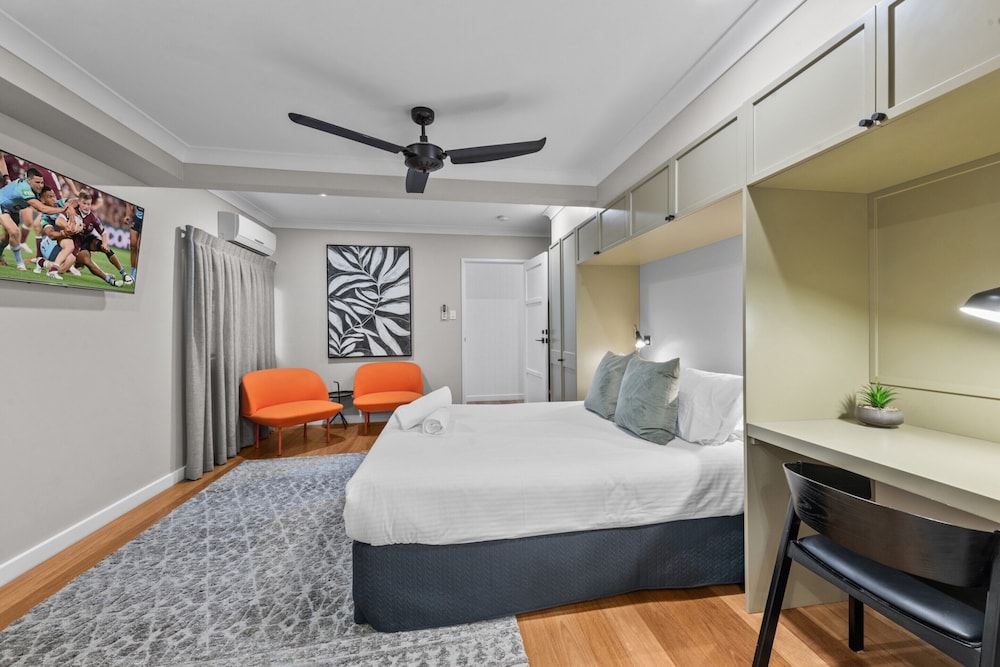 Bright 2-bed New Farm Apartment With Private Patio
