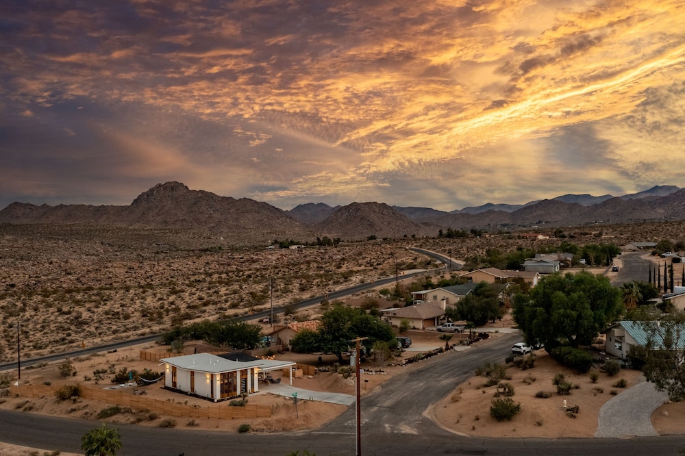 Chicory by Avantstay Modern Desert Retreat w Hot Tub