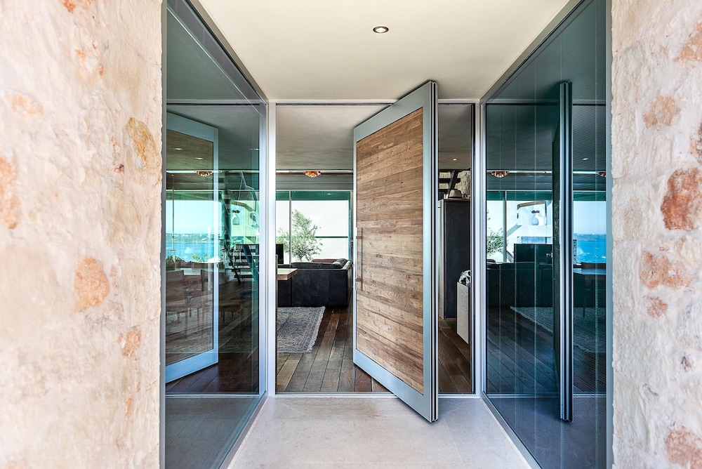 Villa Charlotte by CuraVillas Collection