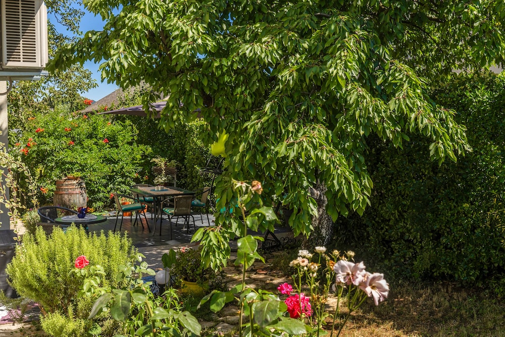 Cozy Home With Private Garden view 3