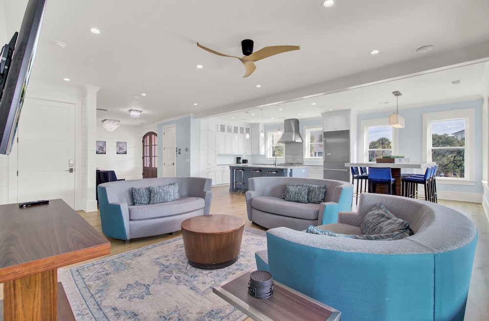 7 Beachwood East by Avantstay Steps to the Beach Ocean Views Hot Tub 7bdr