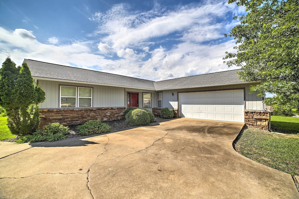 Holiday Island Home w/ Patio + Golf Course View! view 3