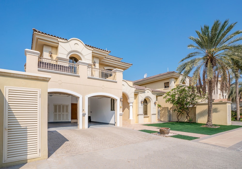 5BR Beach & pool villa in Palm