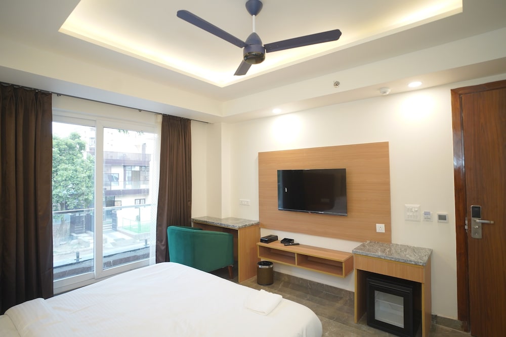 Royal Raven Hotel And Banquet