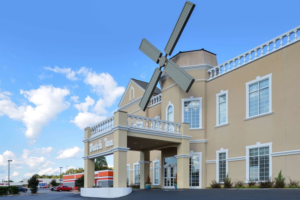 Collinsville Vacations - Quality Inn Dutch Inn - Property Image 5