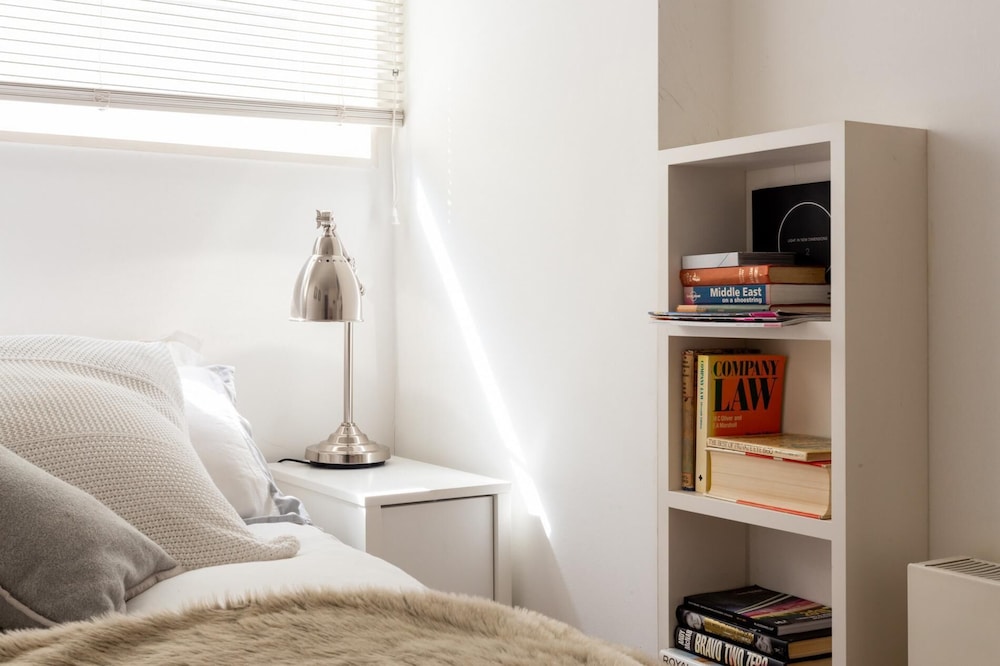 NEW Stunning 5BD Kensington House