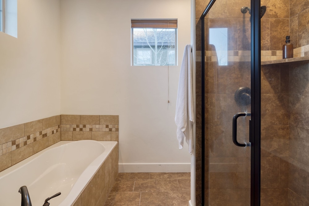 Abigail Drive Year-round Retreat With Hot Tub Near Park City Adventures Skiing