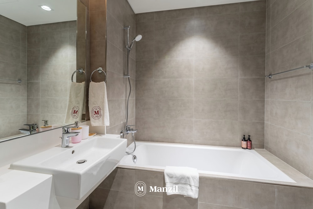 Manzil - 2BR w City View near Dubai Mall