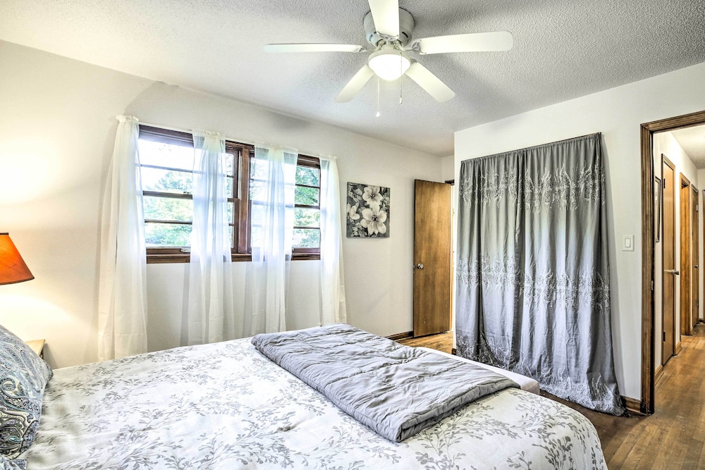 Acworth Retreat w/ Fireplace + Deck, 2 Mi to Lake! view 2