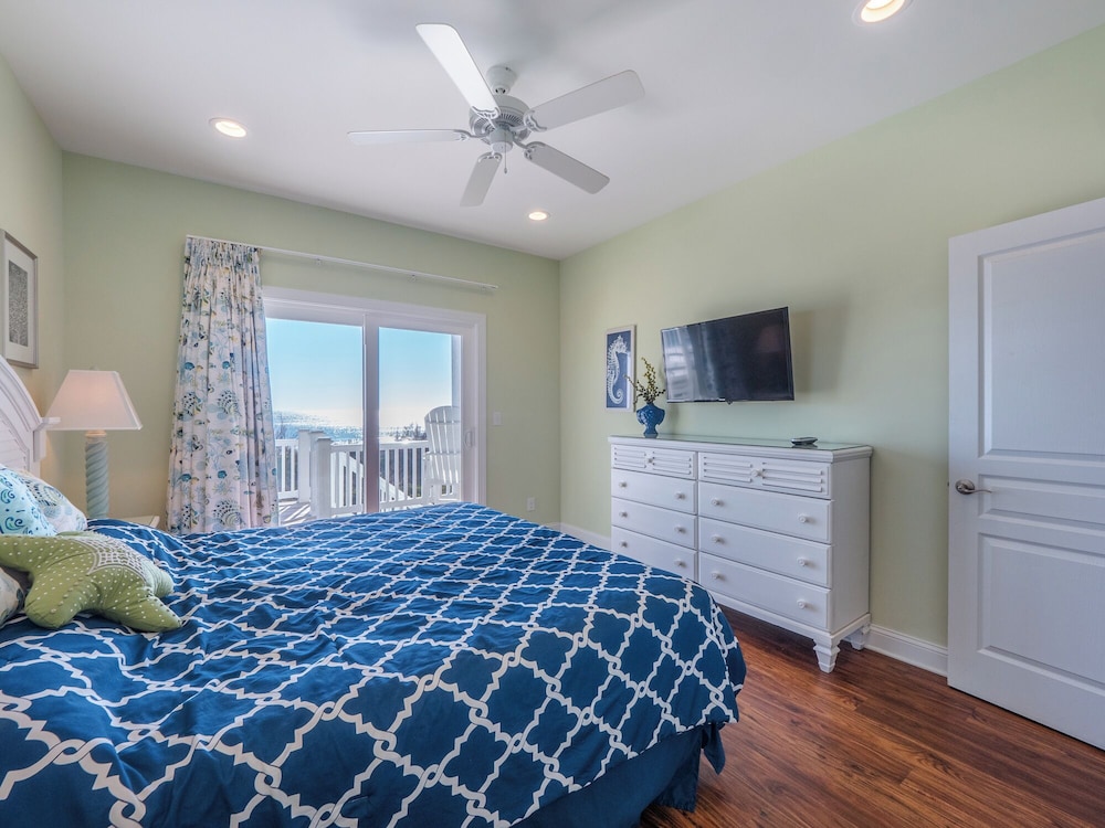 Sandy Feet by Topsail Realty