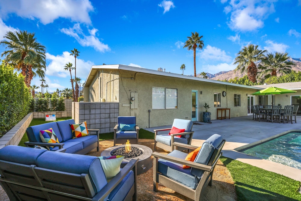 Luring Palms Oasis