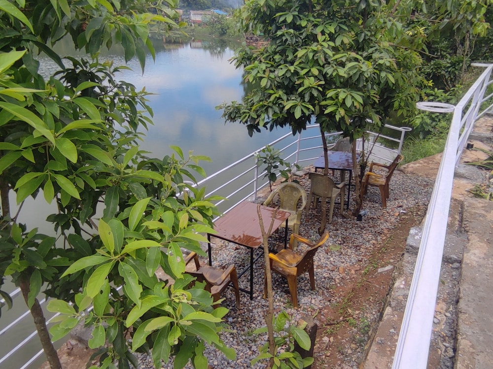 Begnas Lake front guest house