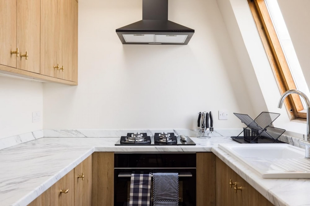 The London Crib - Relaxing 1bdr Flat With Terrace