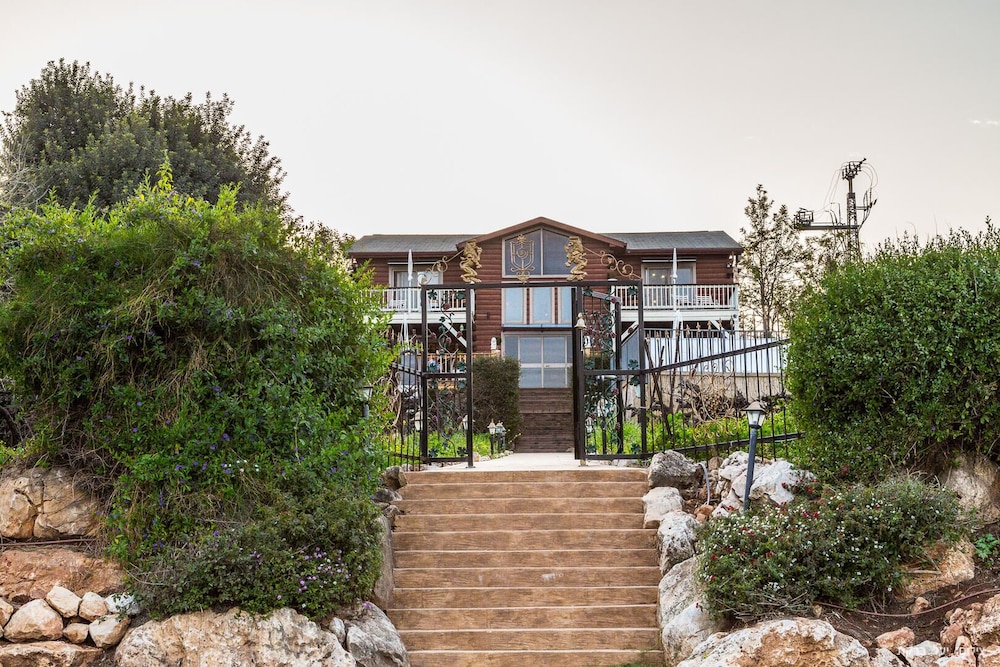 Naftali Estate