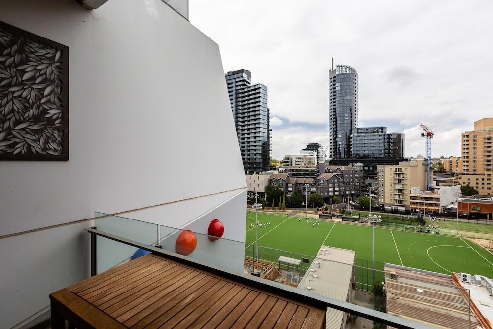 Sky 1 BDR South Yarra Apartment