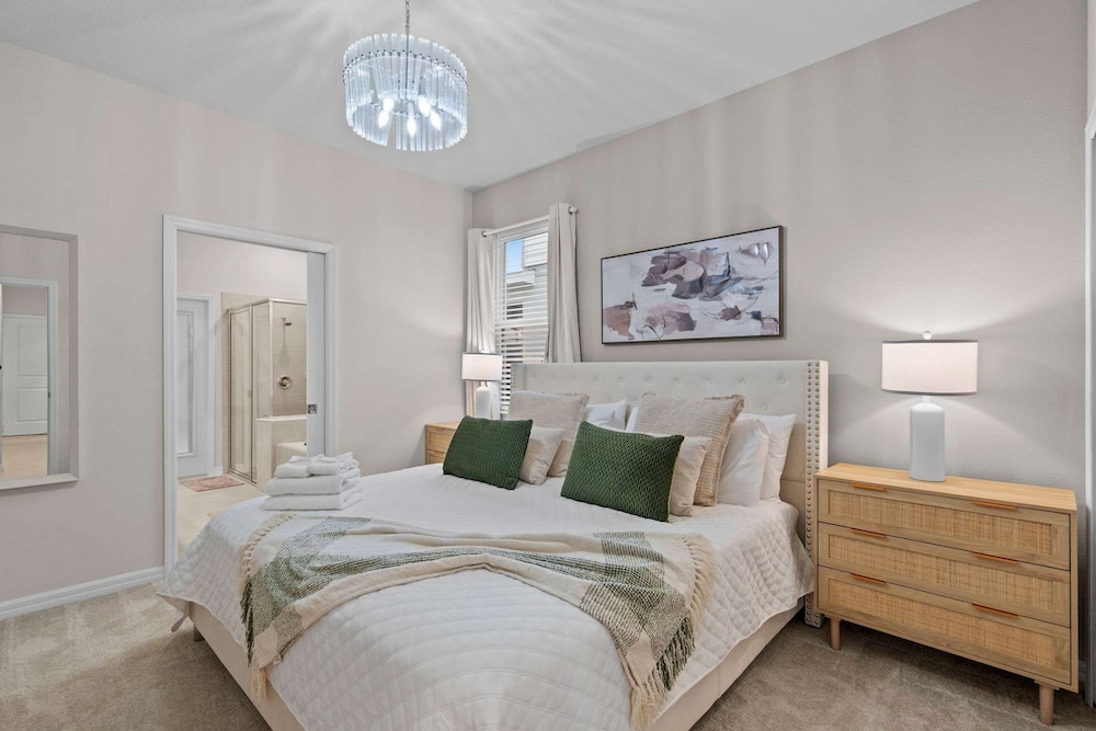 Chic 7bed With Private Pool Theme Bedrooms