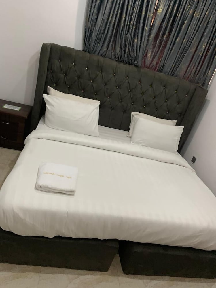 ELLEX SLEEVES APARTMENT
