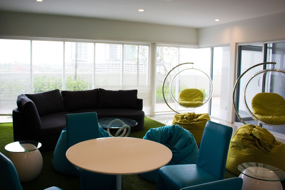 Ashton Meridin Suites