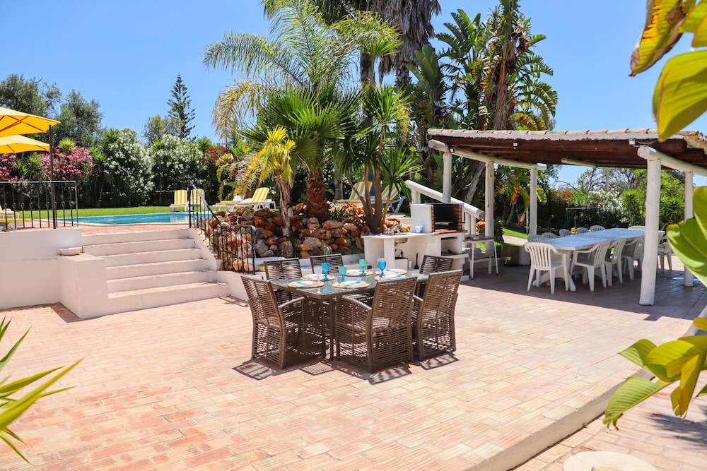 Idyllic Farm House With Huge Garden for 14pax