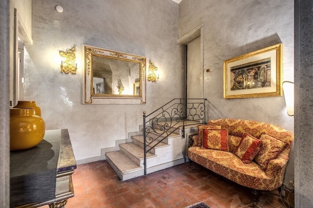 Wonderful Apartment With Balcony In Piazza Margana