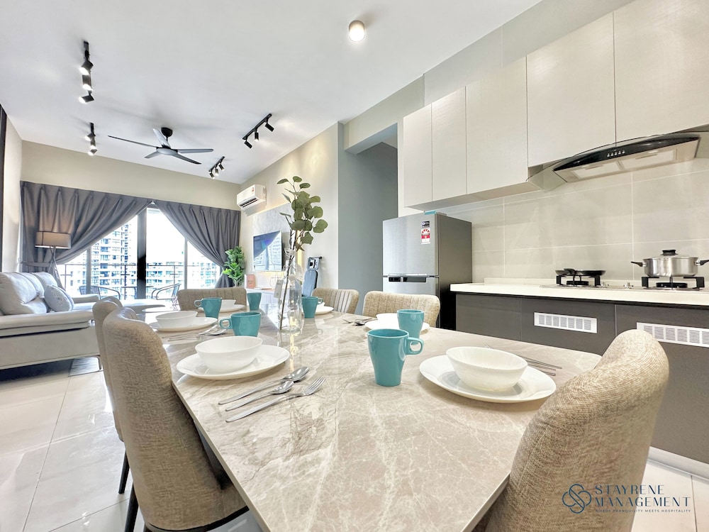 Country Garden Danga Bay Sea View Homestay by Stayrene
