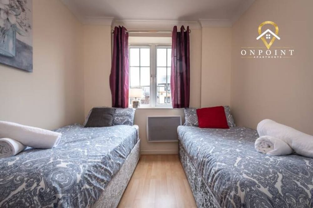 ONPOINT 2 Bedroom Apartment - River Kennet view 4