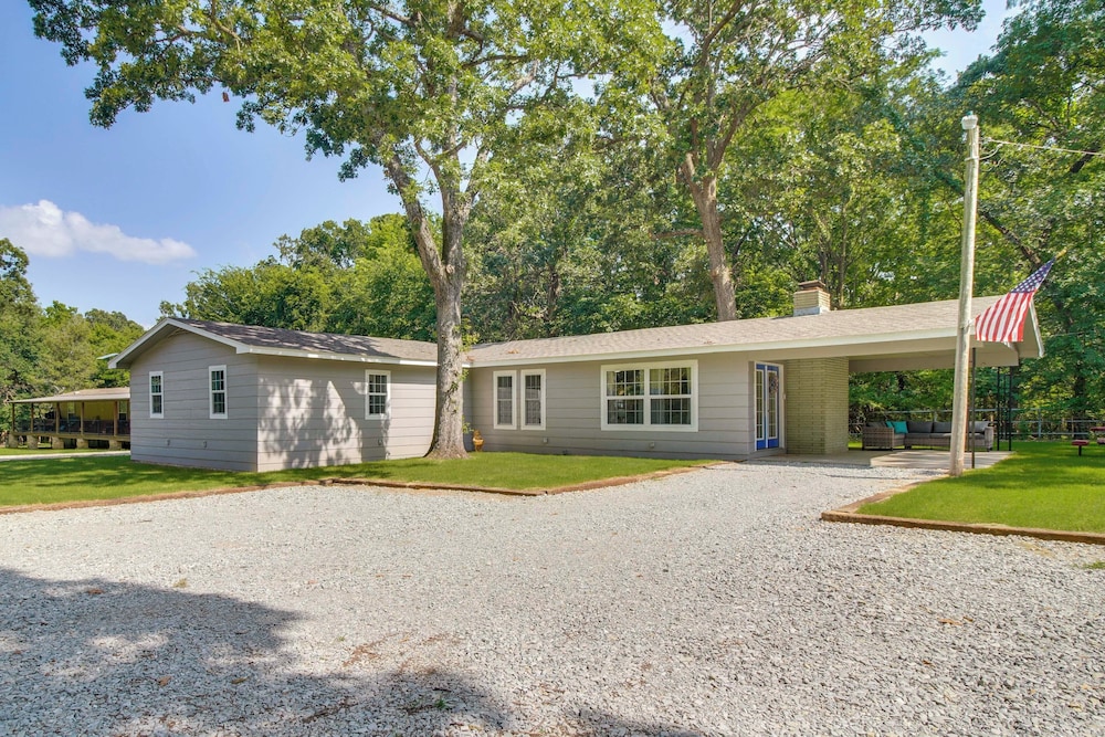 Walk to Marina & Lake: Family Retreat in Afton!
