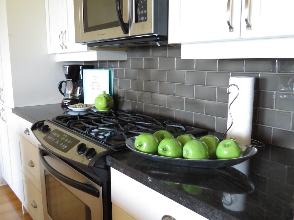 Parksville Vacations - Tanglewood Beach Homes - Property Image 12