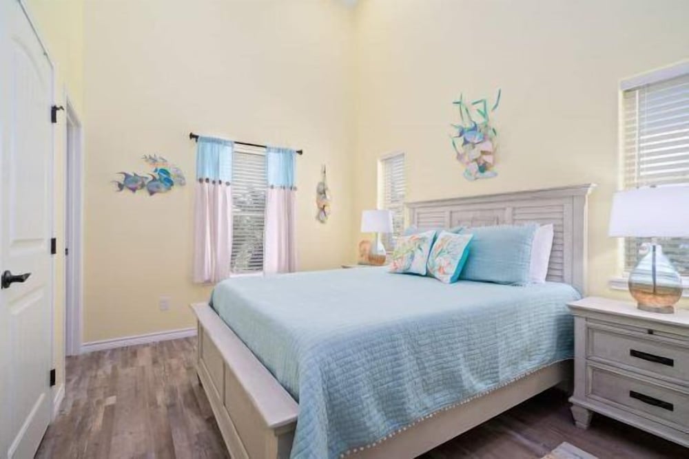 Coastal Paradise by Miss Kitty’s