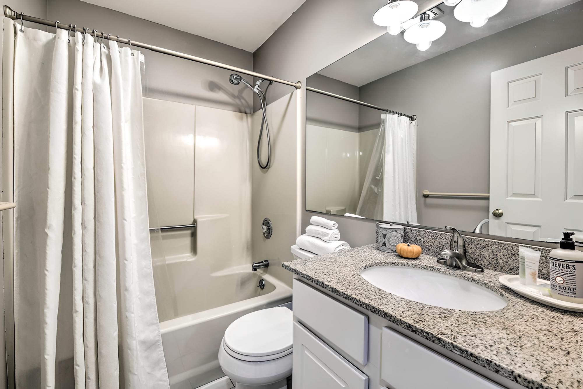 Cozy Stowe Condo w/ Amenities < 6 Mi to Slopes!