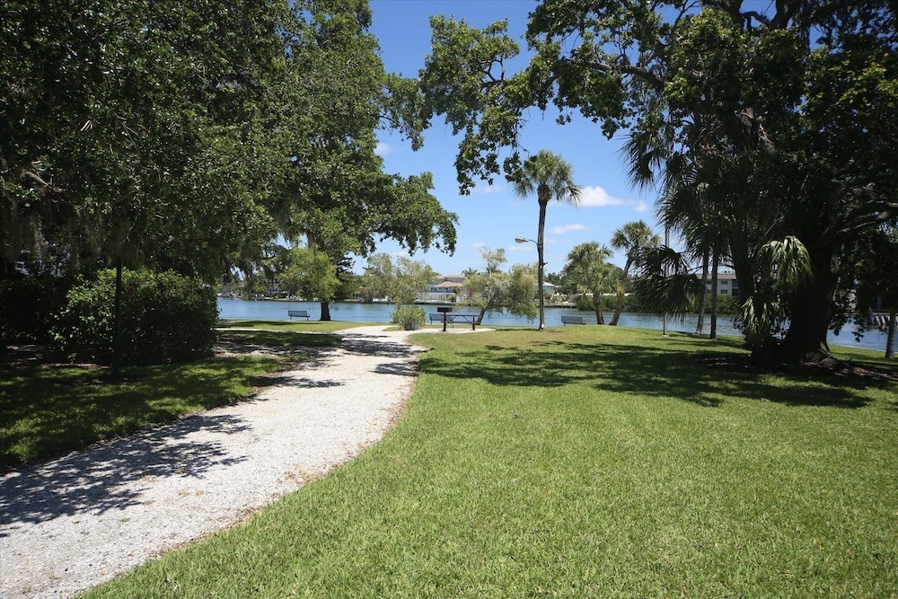Anchorage Resort 5th Floor 2 bedroom condo with Beach Access 2 Condo