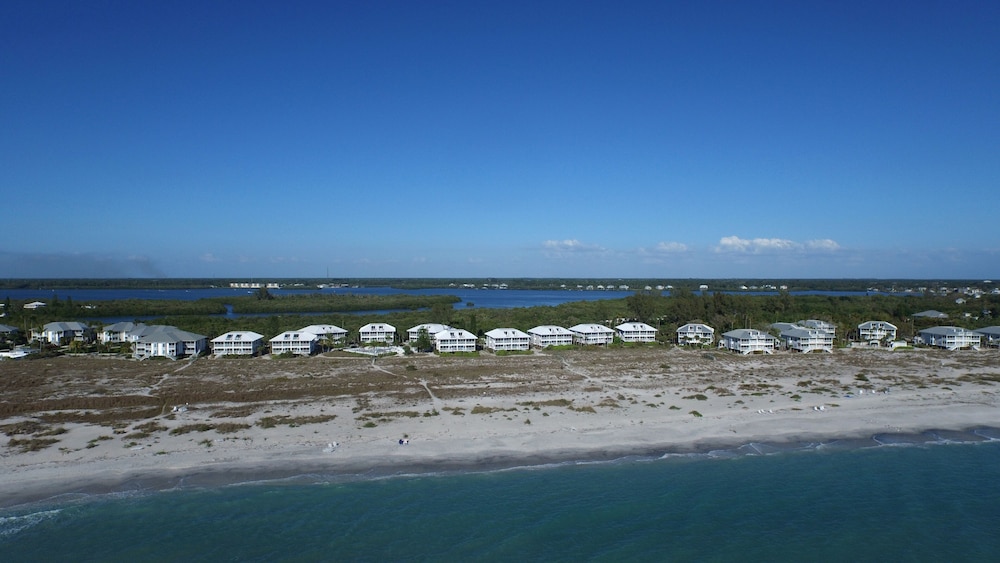 Palm Island 1 Bedroom Superior Villa by RedAwning view 3