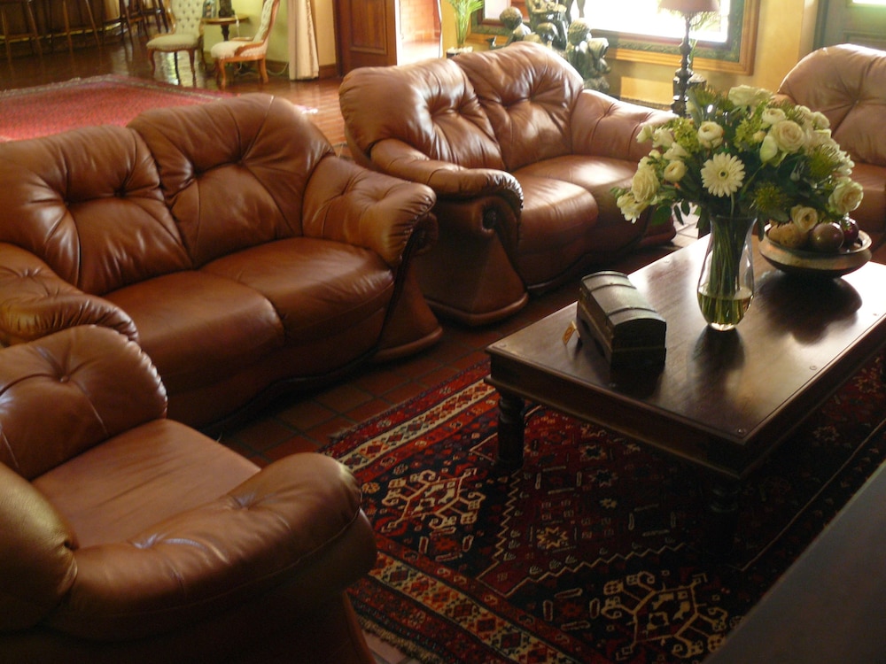 The Woodpecker Inn
