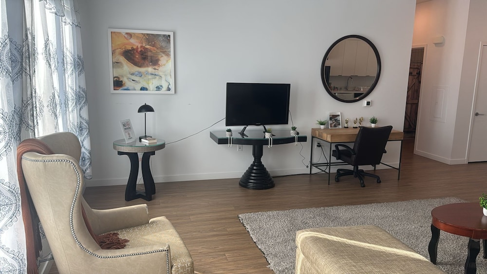 Premier Apts in Vibrant Downtown LA - Image 3