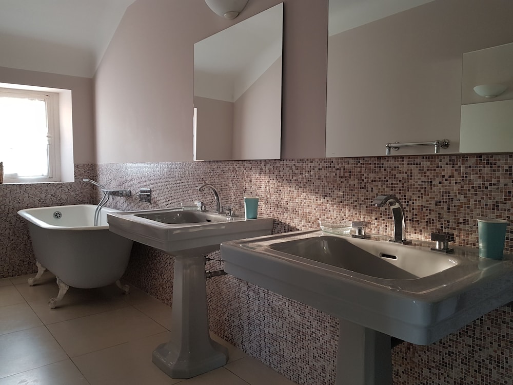 Clos Mirabel Manor B&B