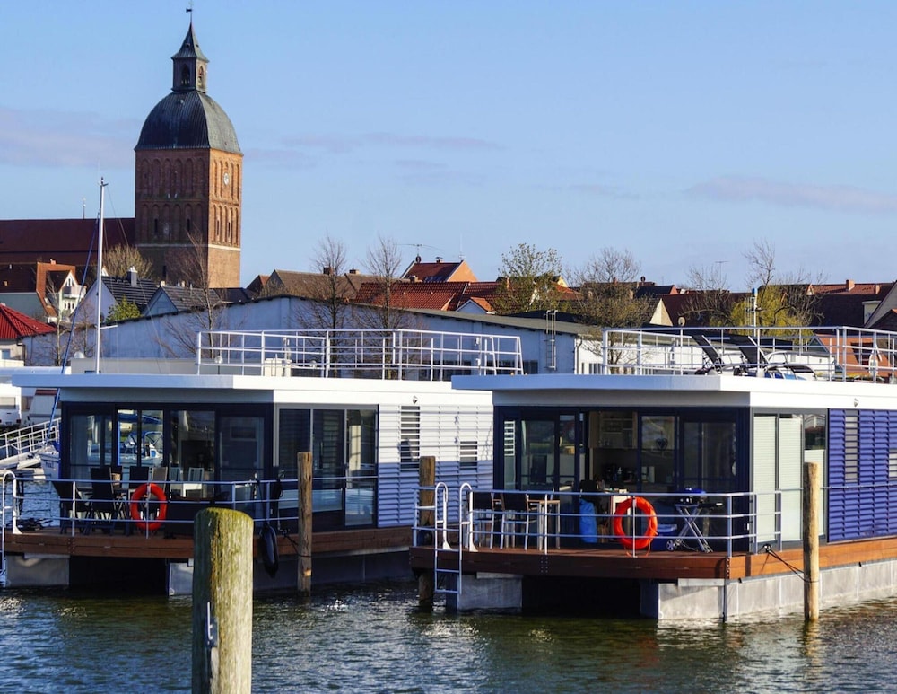 Hausboot Schwimmendes Haus in Ribnitz-damgarten