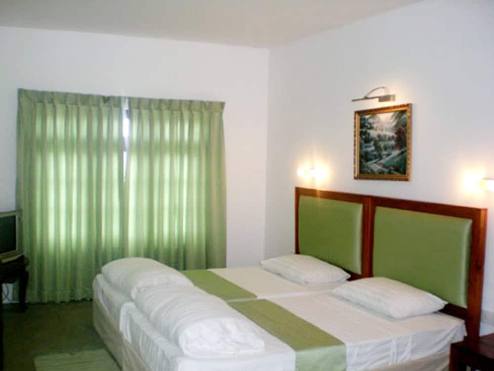 Tea Bush Hotel - Nuwara Eliya