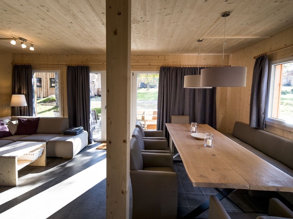Chalet With Indoor hot tub
