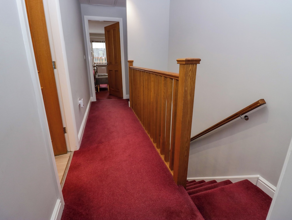 9 Swan House