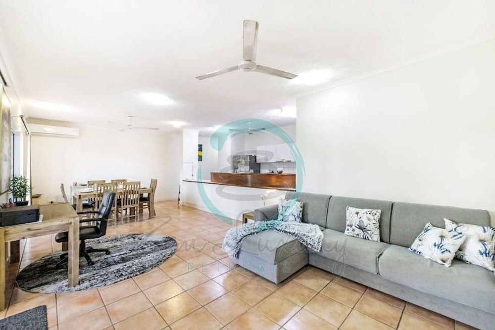 ZEN FORESHORE - 2 Bedroom Apt with Pool