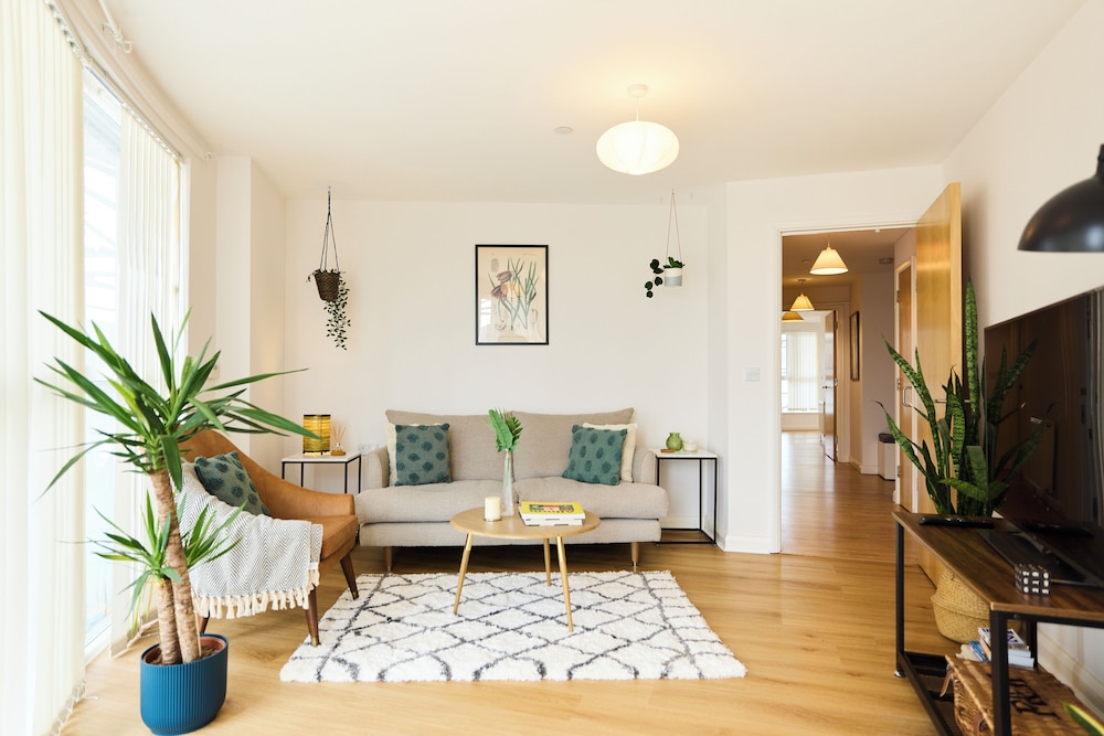 The Queensland Sanctuary - Trendy 2bdr Flat With Terrace