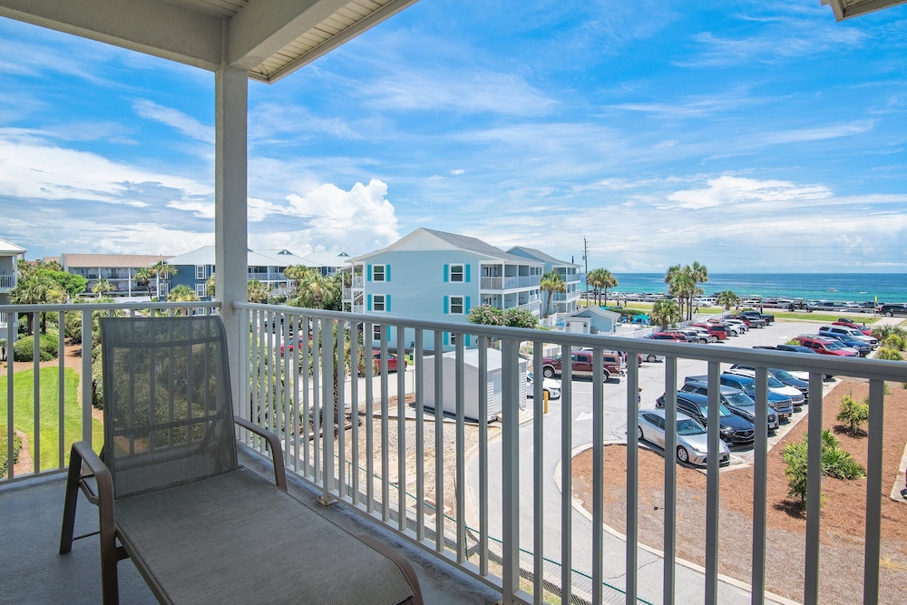 Pavilion Palms 204c