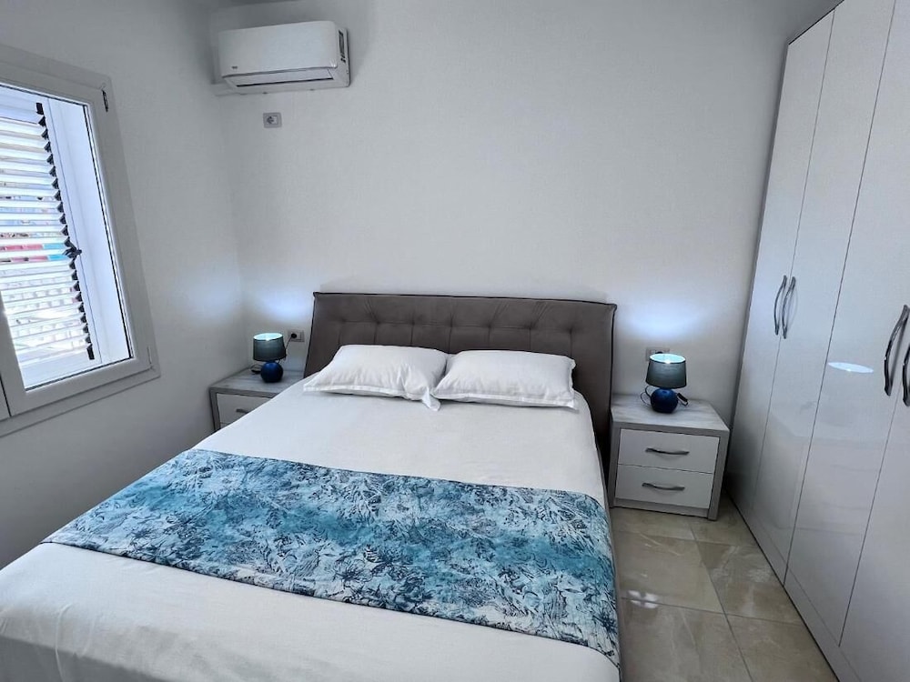 White Luxury Apartment