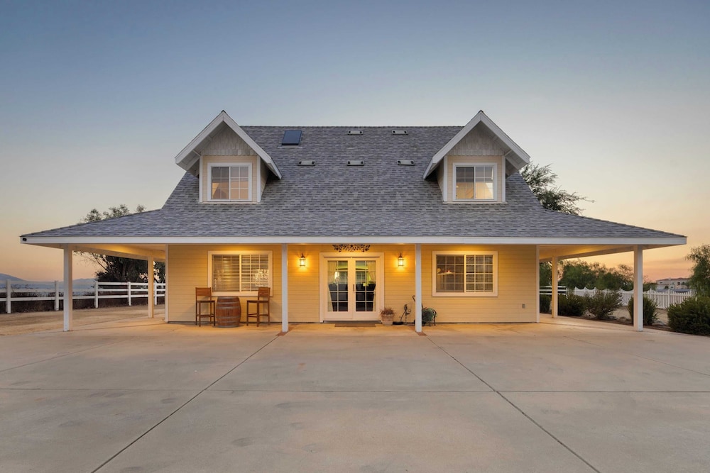 Wine Country Retreat Gorgeous Views, Minutes to Wineries