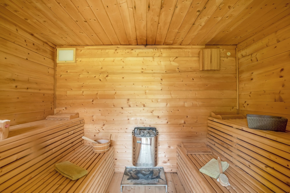 Il Gioiellino Pool And Sauna