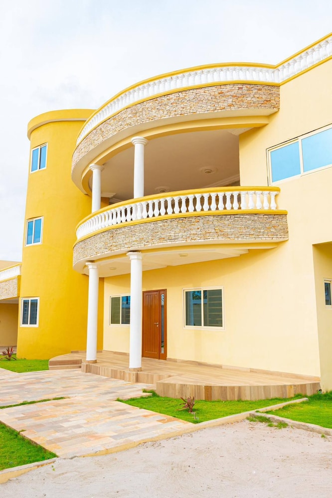 House 5 Mins From the Beach, 15 Mins From the Airport