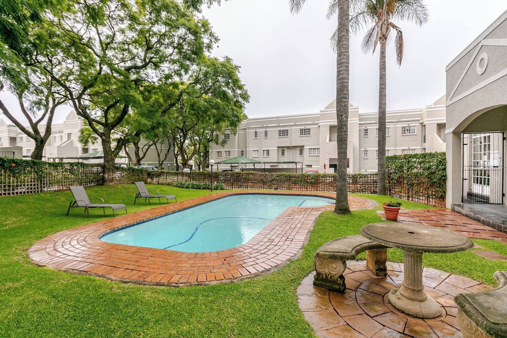 Cosy 2bed in Heart of Sandton
