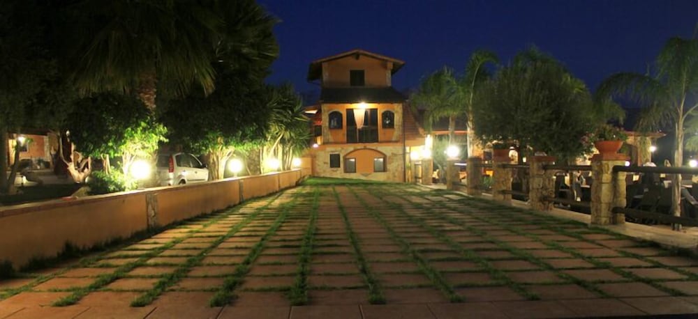 Hotel Borgo dei Vigneti - Image 1