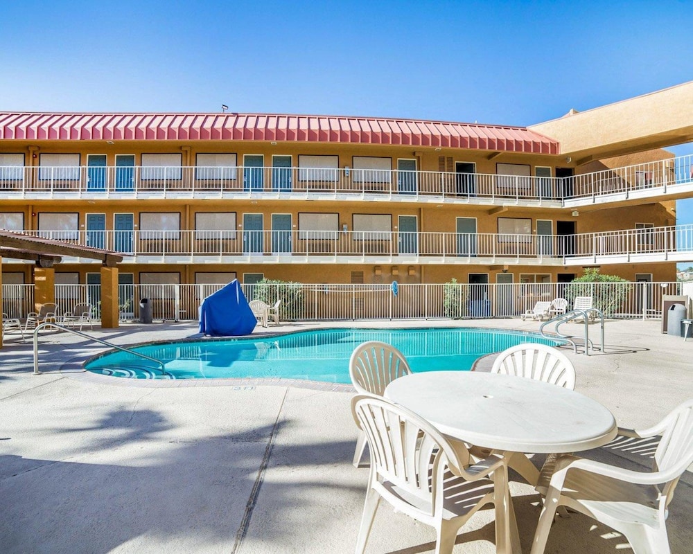 Rodeway Inn  Suites - Property Image 3